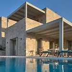 Helia With Swimming Pool *