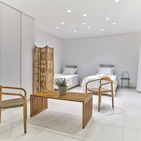 Helia With Swimming Pool