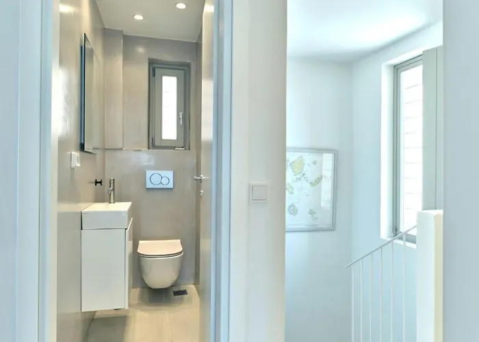 Helia With Swimming Pool Protorgia