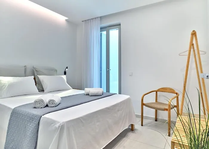 Helia With Swimming Pool Villa *